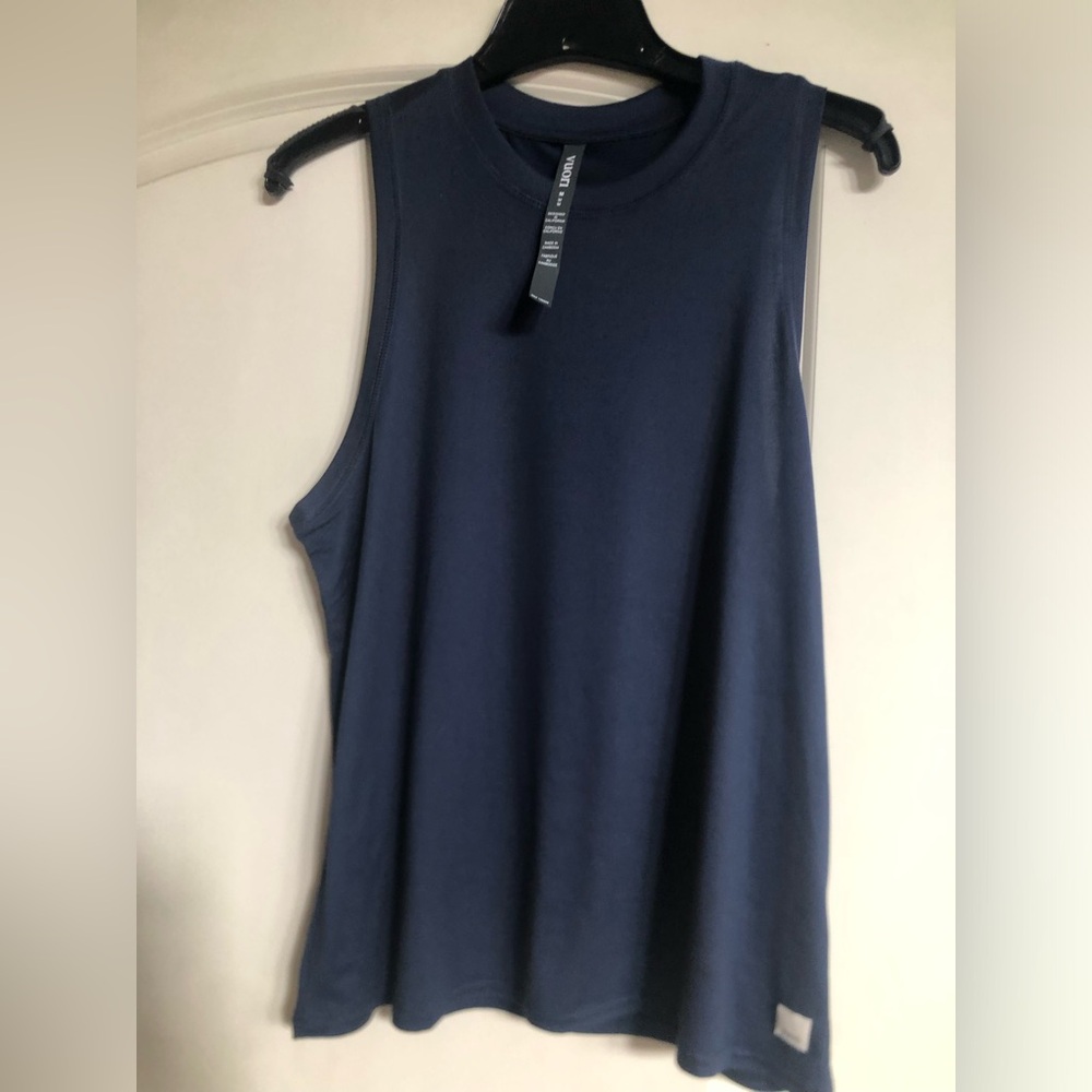 Vuori navy tank size medium.